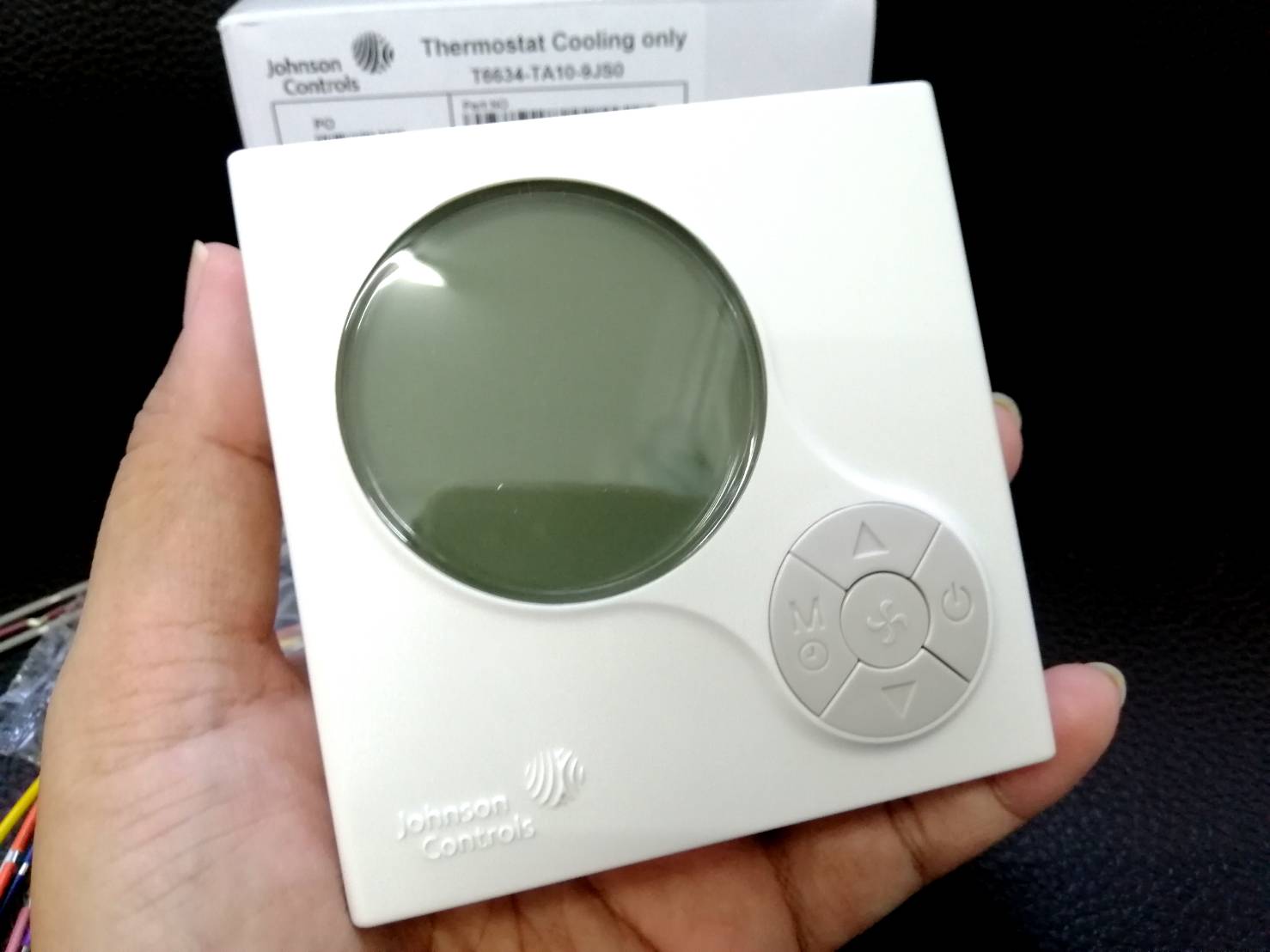 Johnson Controls T6634-TE21-9JRO LCD Room Thermostat 